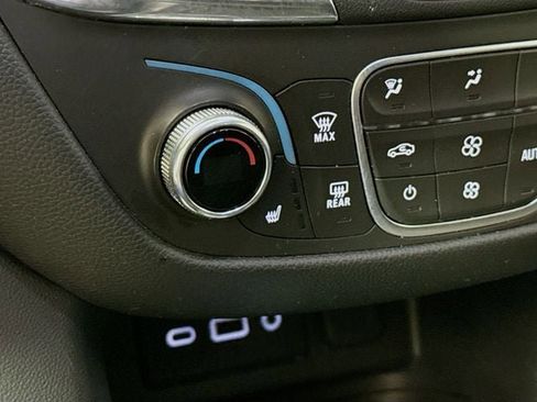 Used 2020 Chevrolet Equinox LT w/ Driver Convenience Package FWD image 21