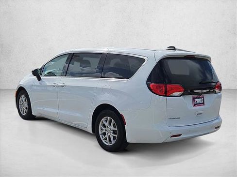 Used 2024 Chrysler Voyager LX image 7