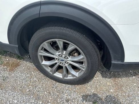 Used 2024 Ford Explorer XLT w/ Equipment Group 202A RWD image 7