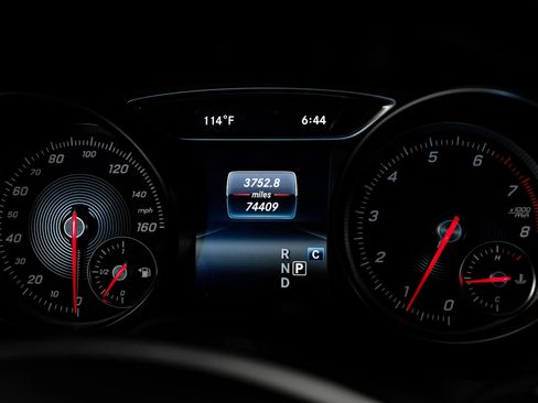 Used 2018 Mercedes-Benz CLA 250 image 17