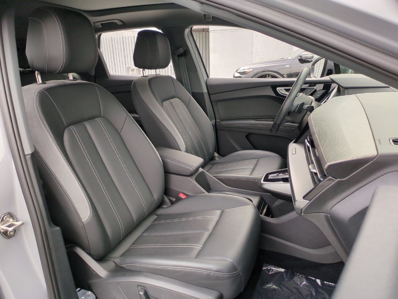 Used 2023 Audi Q4 e-tron Premium Plus w/ Premium Plus AWD/4WD image 27