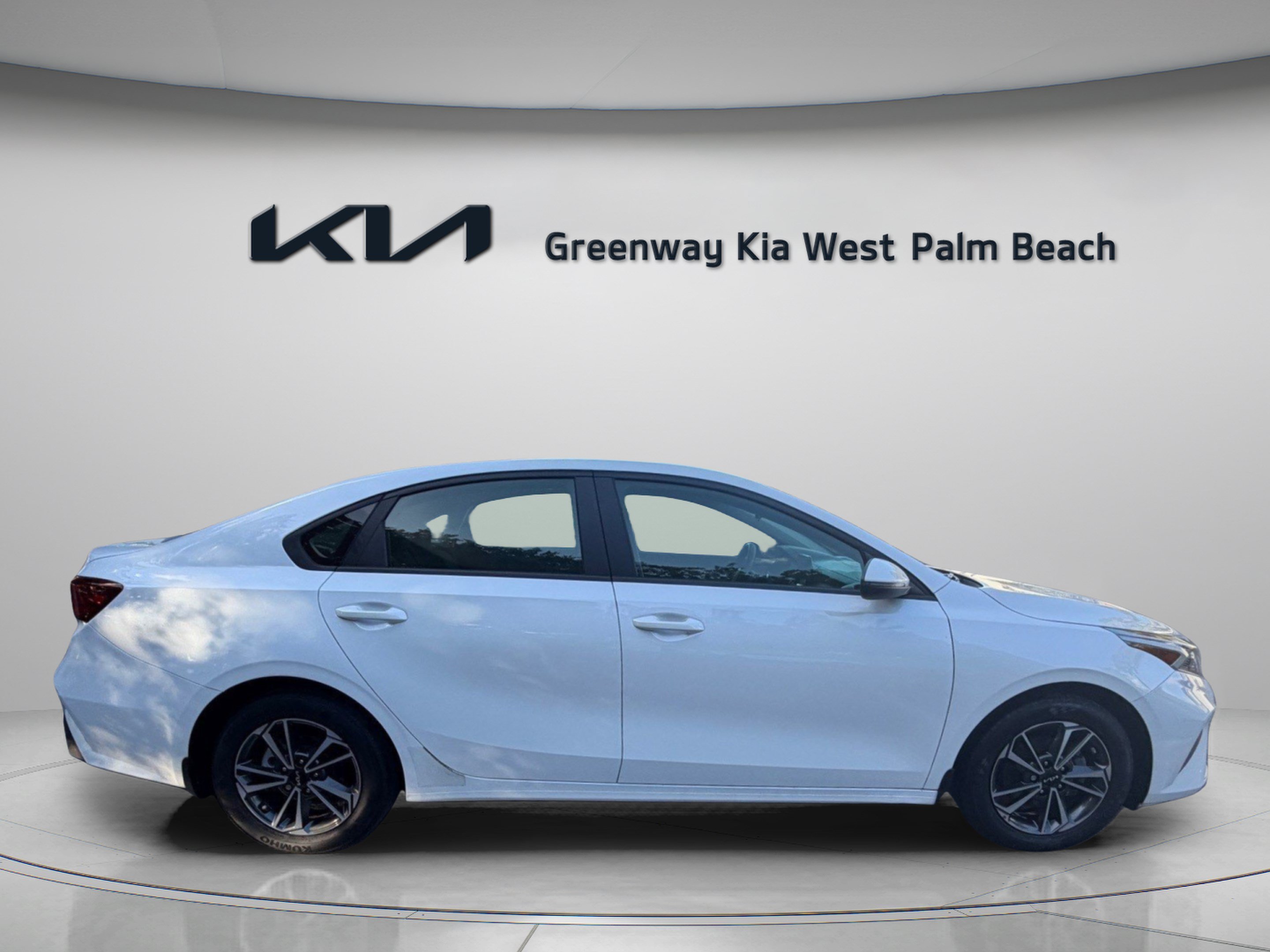 Used 2024 Kia Forte LXS w/ LXS Technology Package FWD image 8
