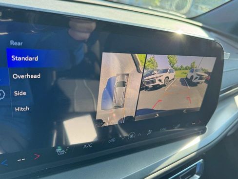 New 2026 Chevrolet Traverse LT w/ Sun and Wheel Package FWD image 18