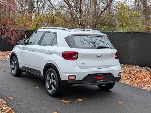 Certified 2024 Hyundai Venue SEL image 3