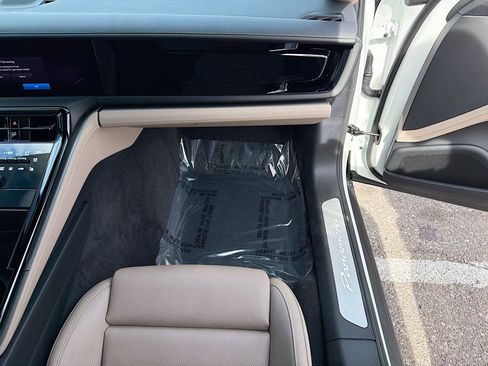 Used 2025 Porsche Panamera 4 image 18