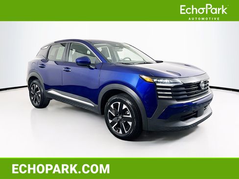 Used 2025 Nissan Kicks SV AWD/4WD image 1