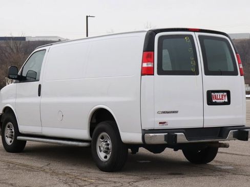 Used 2024 Chevrolet Express 2500 w/ Driver Convenience Package RWD image 5