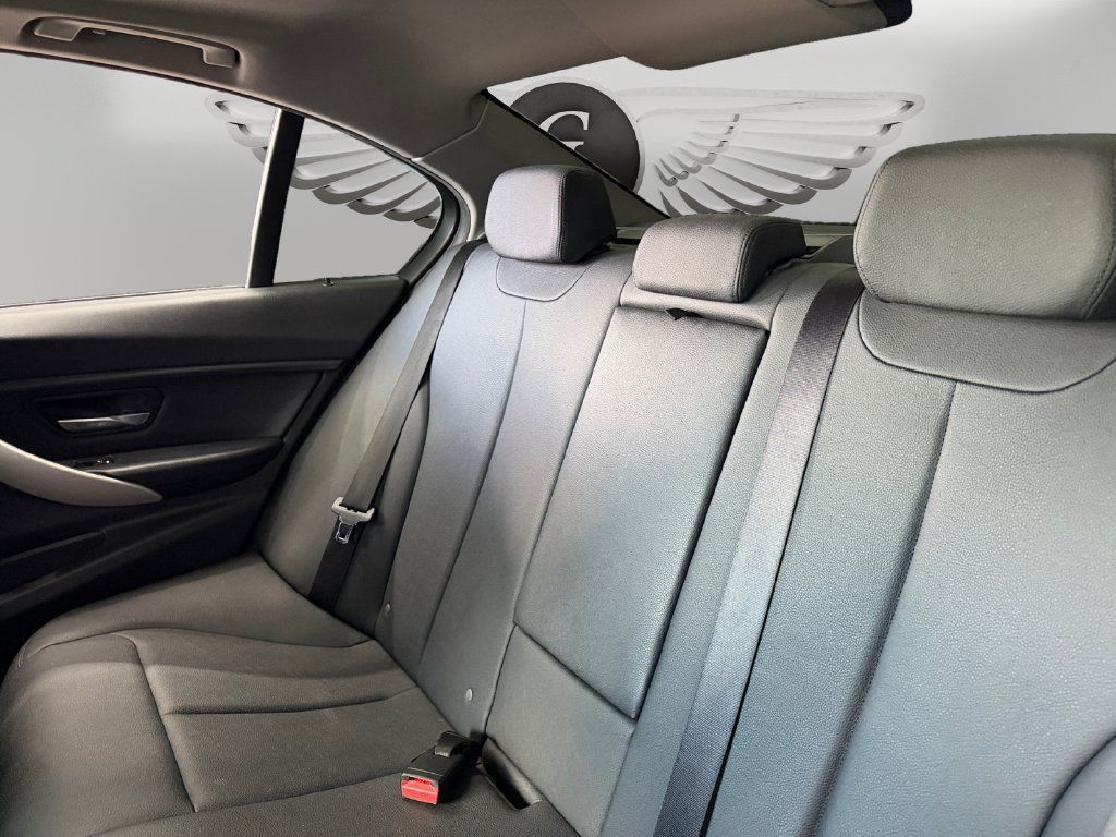 Used 2017 BMW 320i Sedan RWD image 13