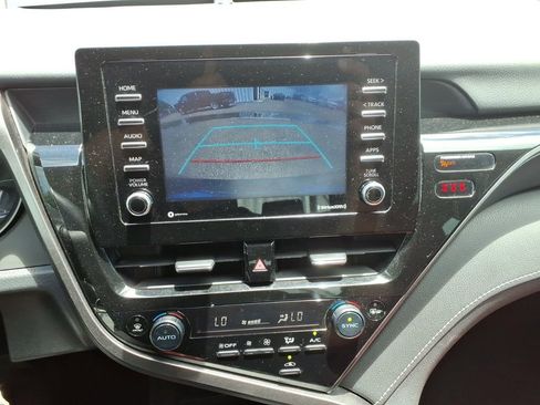 Used 2022 Toyota Camry SE FWD image 14