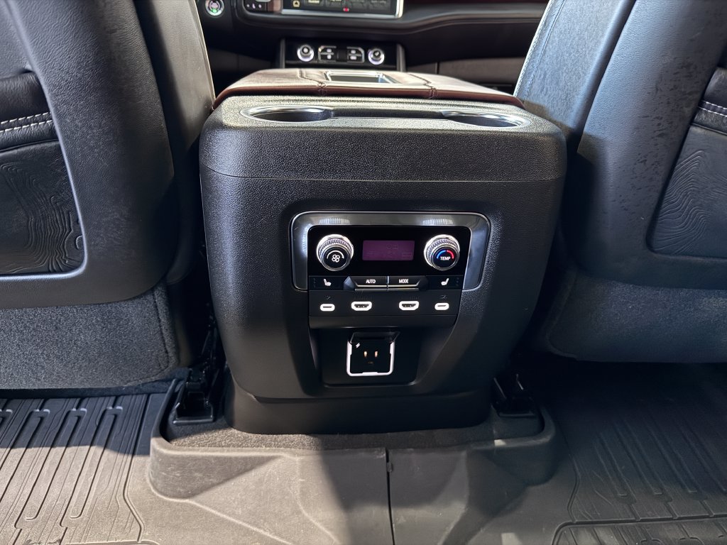 Certified 2023 GMC Yukon Denali Ultimate AWD/4WD image 32