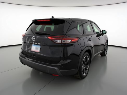Used 2025 Nissan Rogue SV image 7