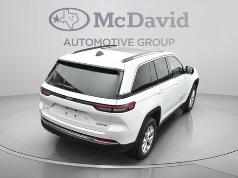 Used 2022 Jeep Grand Cherokee Limited w/ Trailer Tow Prep Group (B) AWD/4WD image 42