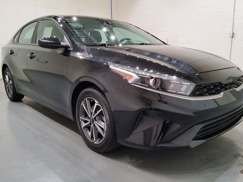 Used 2023 Kia Forte LXS FWD image 2