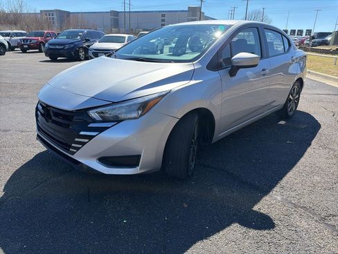 Used 2025 Nissan Versa SV image 7