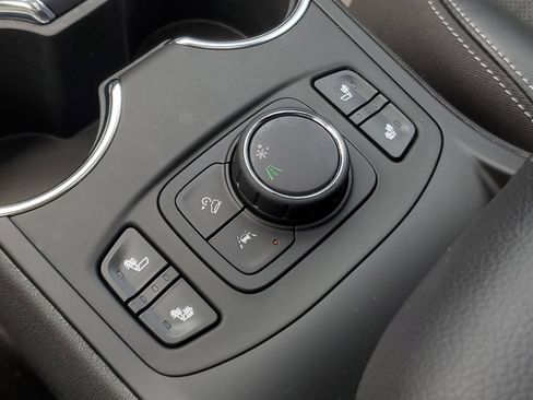Used 2022 GMC Terrain SLT w/ LPO, Floor Liner Package FWD image 35
