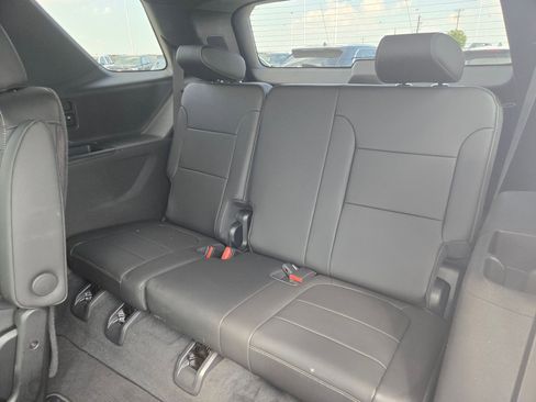 Used 2023 Chevrolet Traverse LT FWD image 15