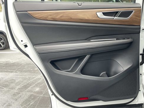 Certified 2024 Volkswagen Atlas SE image 11