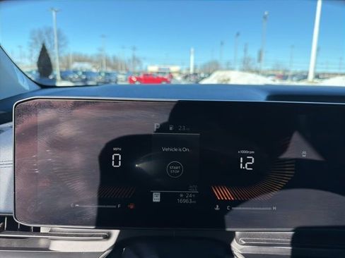 Used 2025 Kia Carnival EX image 11