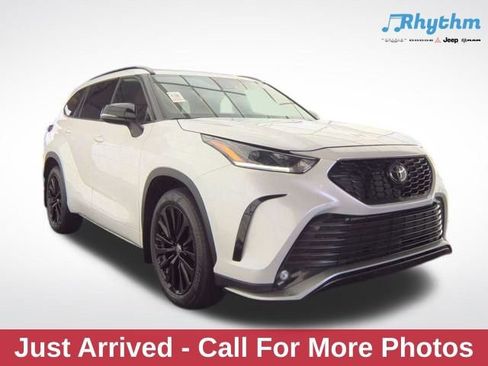 Used 2023 Toyota Highlander XSE FWD image 1
