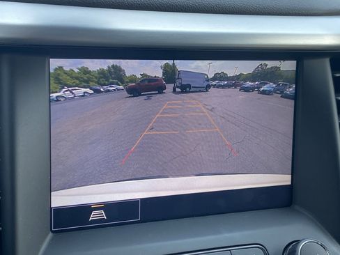 Used 2023 GMC Acadia SLT image 29