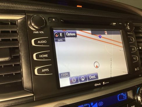 Used 2015 Toyota Highlander XLE image 3