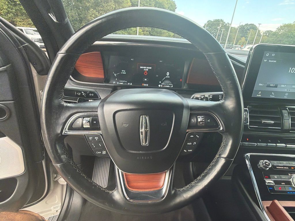 Used 2021 Lincoln Navigator L Reserve AWD/4WD image 22
