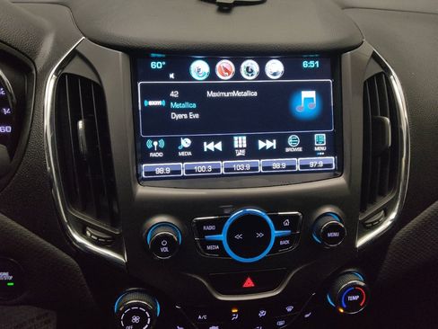 Used 2018 Chevrolet Cruze LT w/ Sun And Sound Package FWD image 25