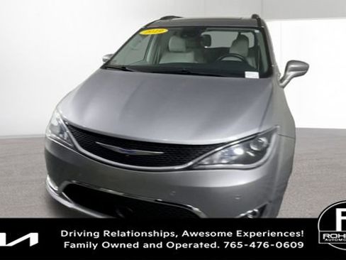 Used 2019 Chrysler Pacifica Touring-L Plus w/ Advanced Safetytec Group image 3