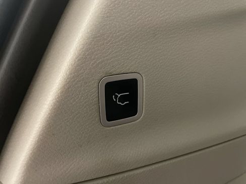 Used 2021 Chrysler Pacifica Limited AWD/4WD image 32