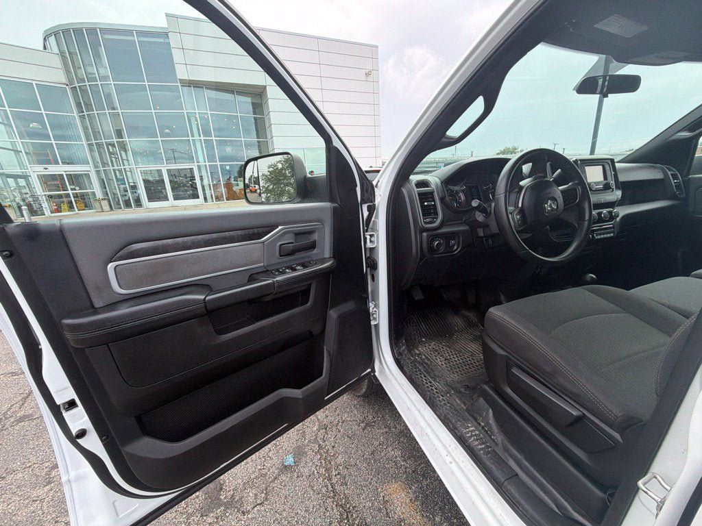 Used 2022 RAM 3500 Tradesman w/ Chrome Appearance Group AWD/4WD image 12
