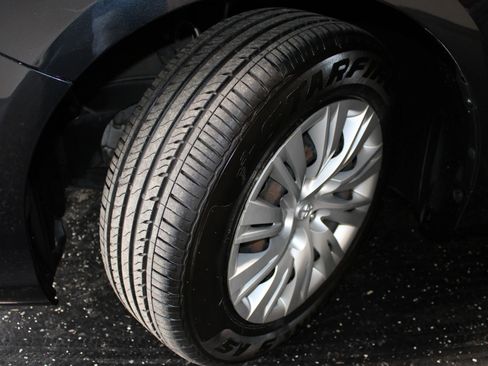 Used 2012 Toyota Camry LE image 28