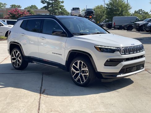 Used 2025 Jeep Compass Limited w/ Elite Group AWD/4WD image 2