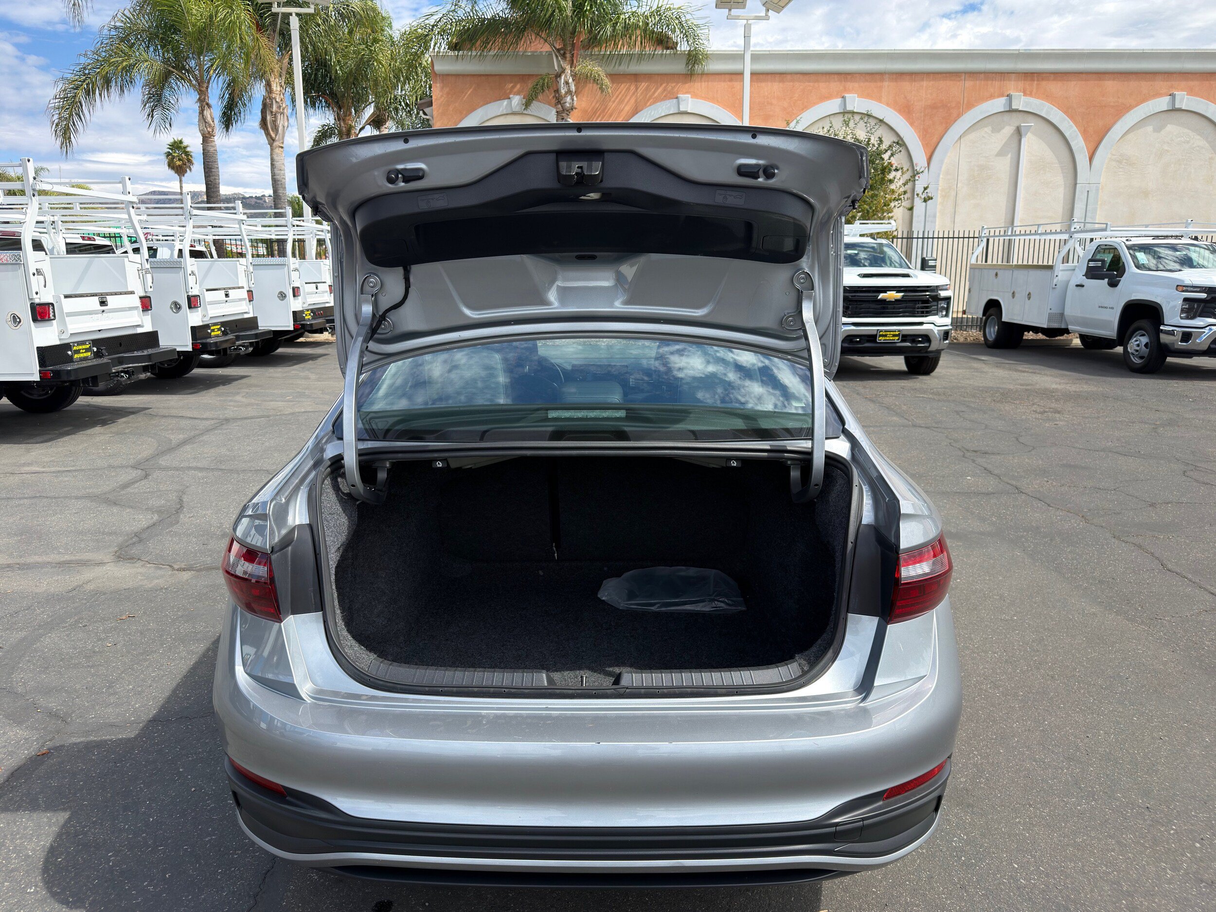 Used 2025 Volkswagen Jetta SE FWD image 14