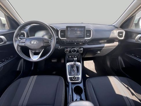 Used 2025 Hyundai Venue SEL FWD image 15