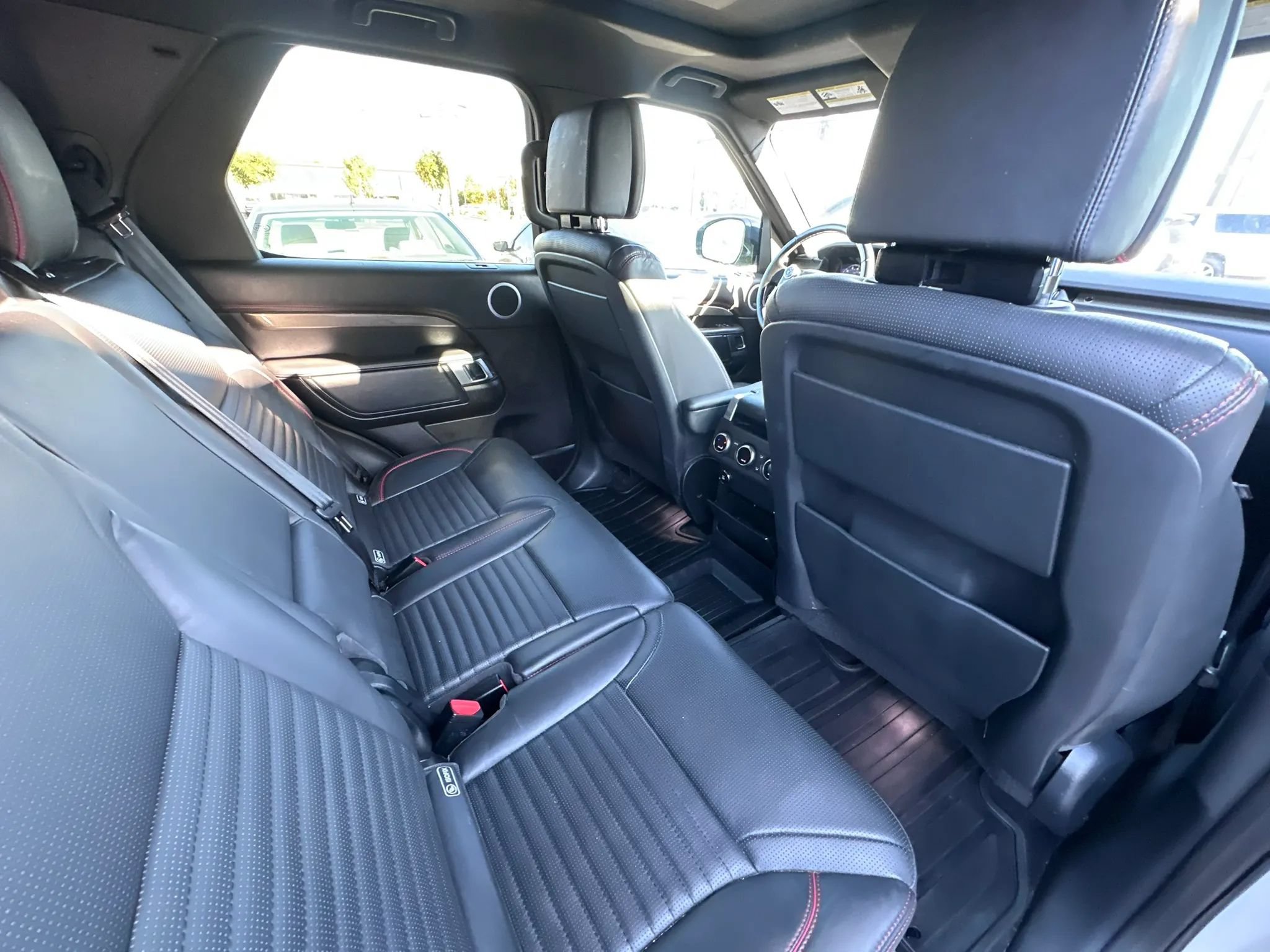 Used 2018 Land Rover Discovery HSE Luxury AWD/4WD image 25