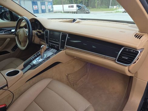 Used 2015 Porsche Panamera 4 image 24