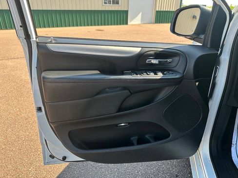 Used 2019 Dodge Grand Caravan GT FWD image 11