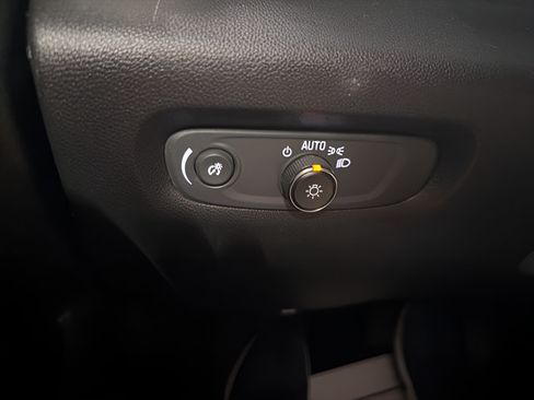 Used 2023 Chevrolet Traverse LT AWD/4WD image 23