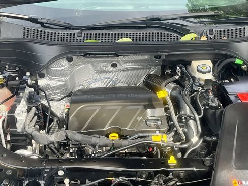 Used 2025 Chevrolet Trax RS w/ Driver Confidence Package FWD image 28