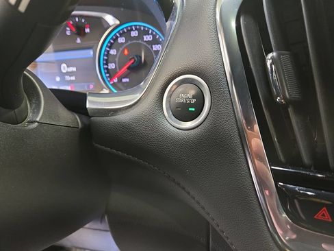 Certified 2023 Chevrolet Traverse LT FWD image 17