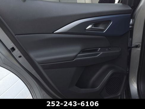 Used 2025 Chevrolet Equinox EV LT w/ Convenience Package FWD image 30
