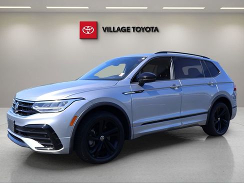 Used 2023 Volkswagen Tiguan SE R-Line image 1