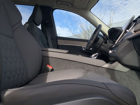 Certified 2025 Volvo XC90 B6 Plus image 35