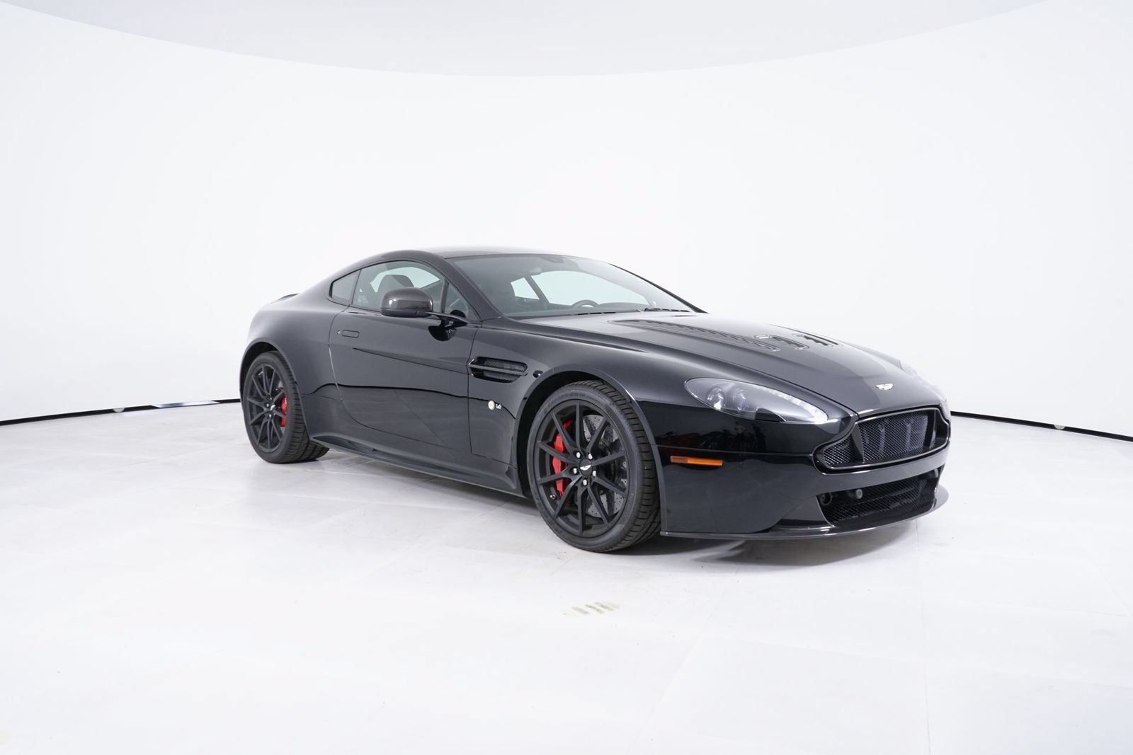 Used 2015 Aston Martin V12 Vantage S RWD image 9