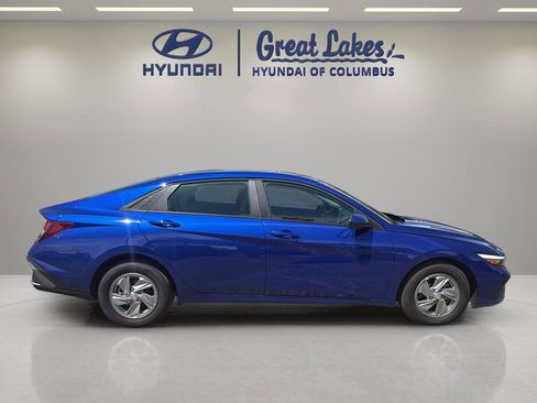 Used 2025 Hyundai Elantra SE FWD image 6