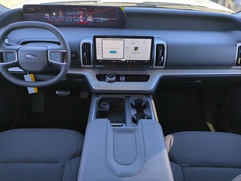 New 2025 Ford Expedition Active image 15