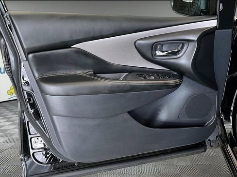 Used 2023 Nissan Murano SV w/ SV Midnight Edition Package image 6