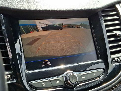 Used 2022 Chevrolet Trax LT w/ LT Convenience Package AWD/4WD image 17