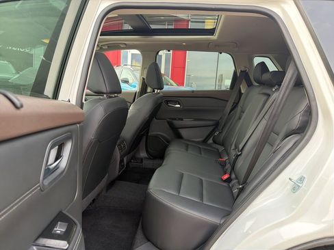 Used 2023 Nissan Rogue SL w/ SL Premium Package image 15