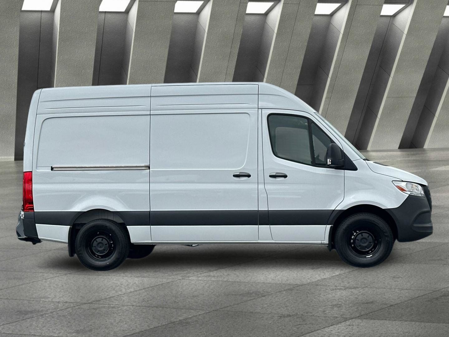 Used 2025 Mercedes-Benz Sprinter 2500 image 3